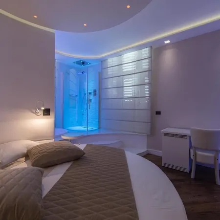 Lux In 3*